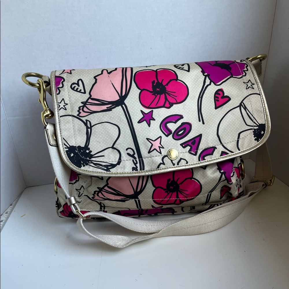 Coach messenger
Floral beige gold trim